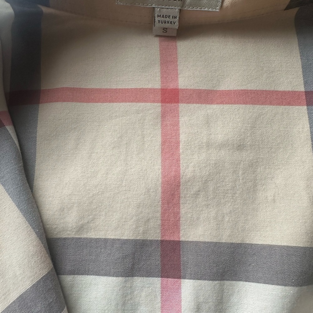 Burberry women shirt. Size S